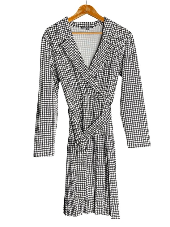 Elizabeth & Nichole Dresses & Skirts - Elizabeth & Nicole Black and White Houndstooth Top XL